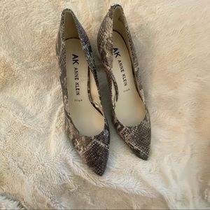 AK Anne Klein  iflex 9 “Yoko” Gray Snake Heels